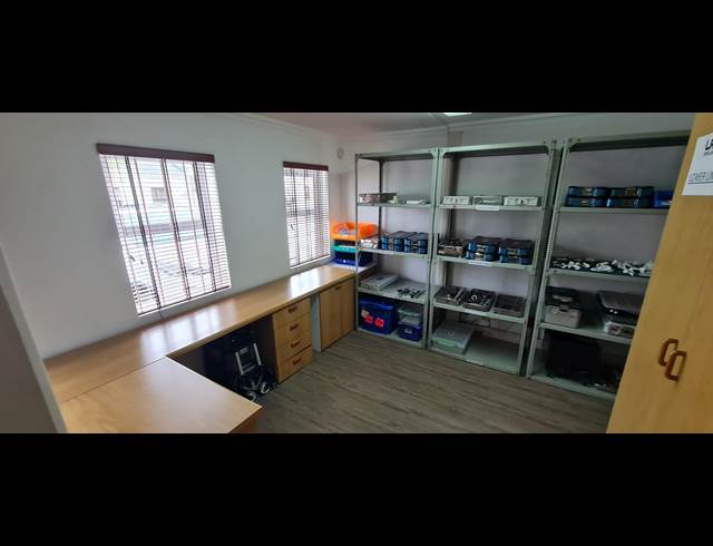 150M² OFFICE TO LET IN DIEP RIVER