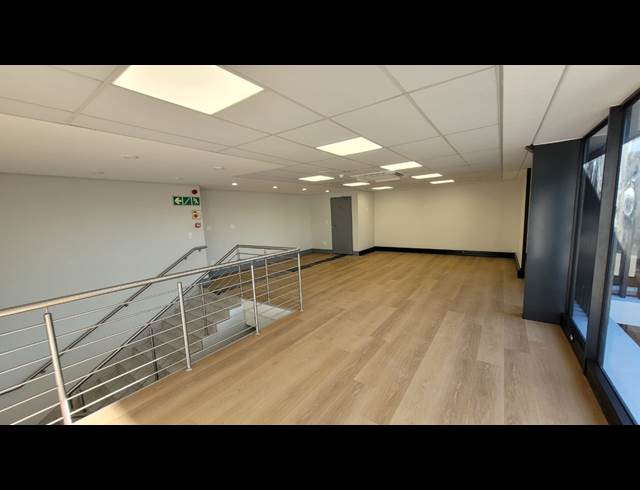 414M² WAREHOUSE TO LET IN STIKLAND INDUSTRIAL