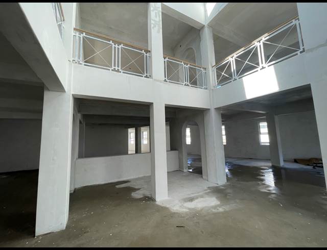 1,050M² OFFICE TO LET IN GARDENS