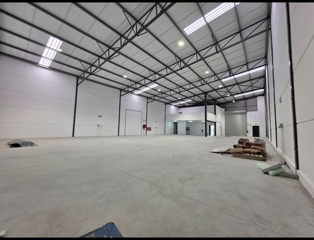 1,098M² WAREHOUSE TO LET IN FIRGROVE