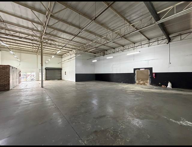 560M² WAREHOUSE TO LET IN HALFWAY HOUSE
