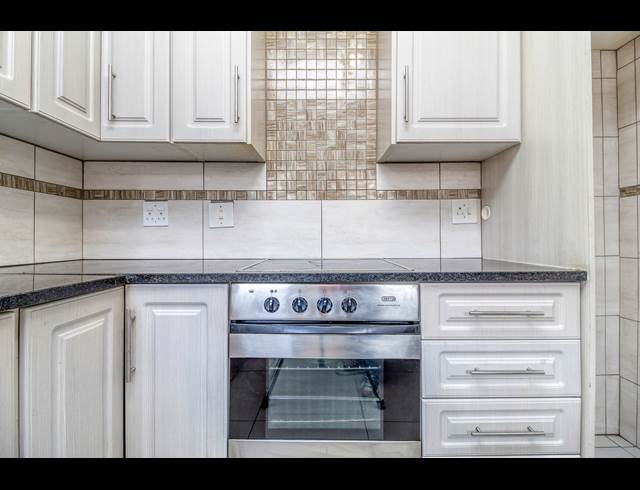 3 BEDROOM APARTMENT TO LET IN MORNINGSIDE