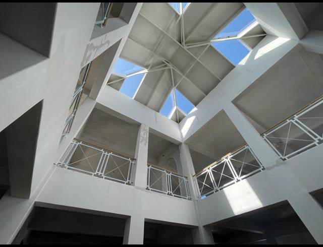 1,050M² OFFICE TO LET IN GARDENS