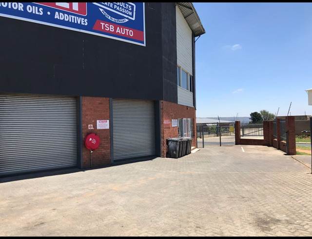 250M² WAREHOUSE TO LET IN LASER PARK