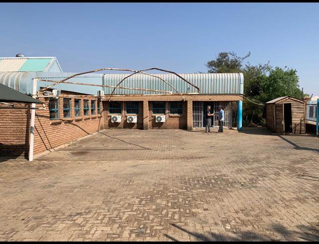 1,550M² WAREHOUSE TO LET IN LASER PARK