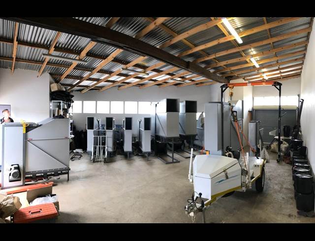 100M² WAREHOUSE TO LET IN LASER PARK