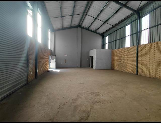 273M² WAREHOUSE TO LET IN CLAYVILLE