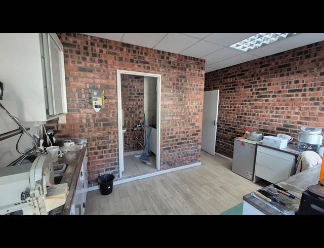128M² OFFICE TO LET IN WESTLAKE