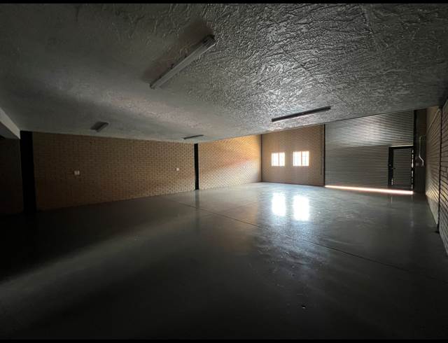 267M² WAREHOUSE TO LET IN HENNOPSPARK INDUSTRIAL