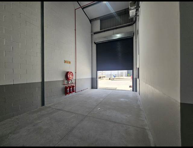 565M² WAREHOUSE TO LET IN STIKLAND INDUSTRIAL