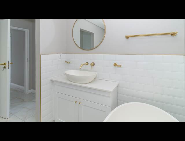 2 BEDROOM APARTMENT TO LET IN BEACHFRONT