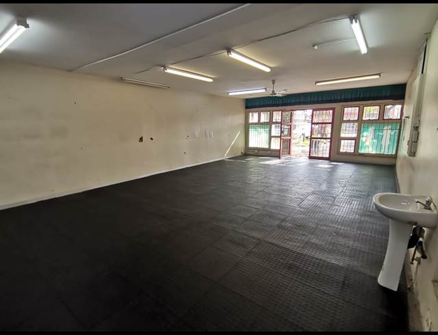 74M² RETAIL TO LET IN VALHALLA