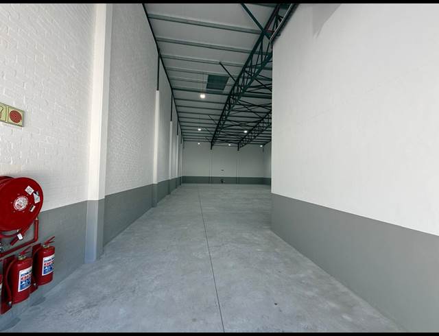 565M² WAREHOUSE TO LET IN STIKLAND INDUSTRIAL