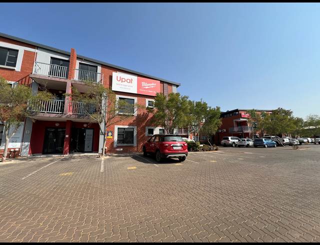 607M² WAREHOUSE TO LET IN HENNOPSPARK INDUSTRIAL