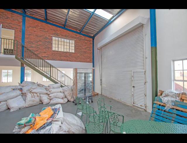 1,049M² INDUSTRIAL YARD TO LET IN HALFWAY HOUSE