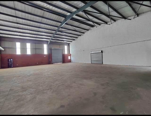 381M² WAREHOUSE TO LET IN CLAYVILLE