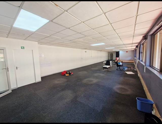 334M² OFFICE TO LET IN HOUGHTON ESTATE