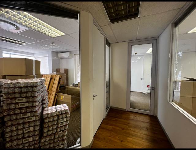 977M² OFFICE TO LET IN MOUILLE POINT
