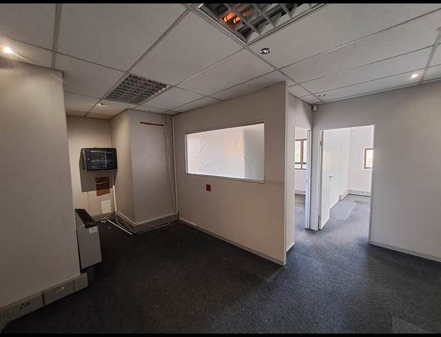 137M² OFFICE TO LET IN HYDE PARK