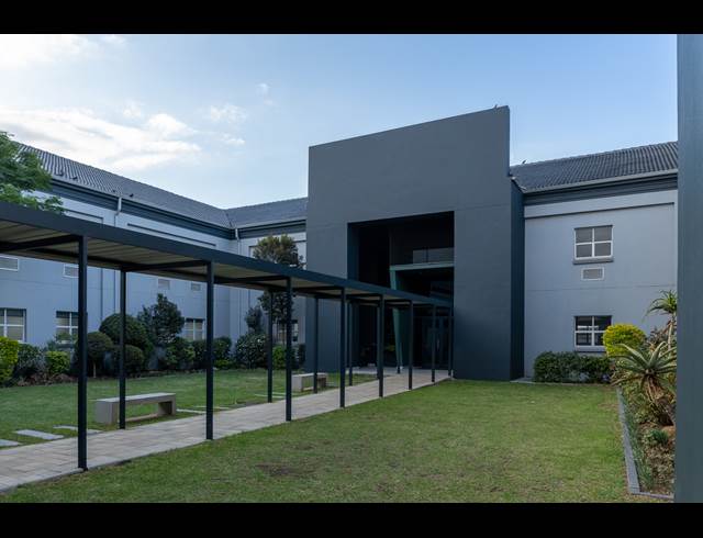 334M² OFFICE TO LET IN VORNA VALLEY