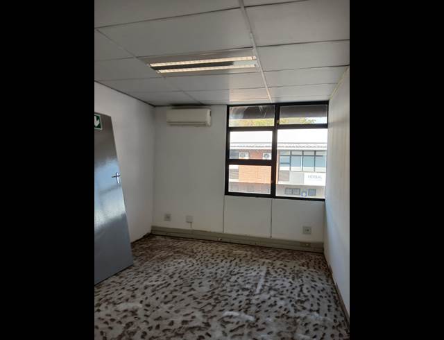 296M² WAREHOUSE TO LET IN RED HILL