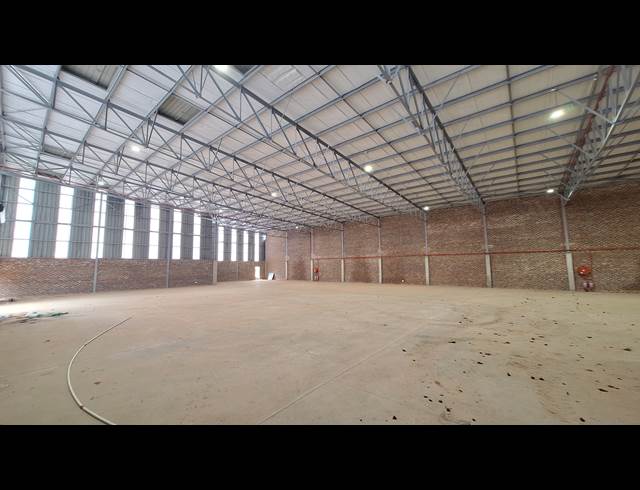 1,300M² WAREHOUSE TO LET IN LANSERIA
