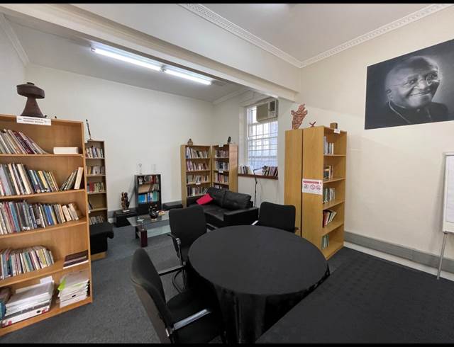 870M² BUILDING TO LET IN GARDENS