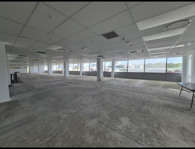 1,752M² OFFICE TO LET IN SANDHURST