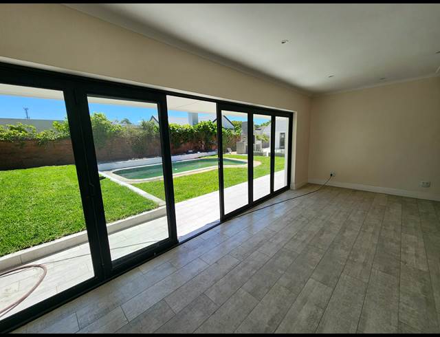 4 bed property to rent in BERGVLIET