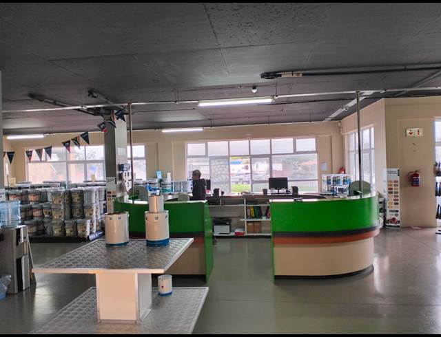 660M² SHOWROOM TO LET IN VREDEKLOOF HEIGHTS