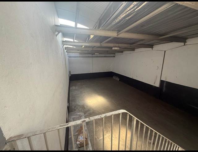 200M² WAREHOUSE TO LET IN LONGDALE