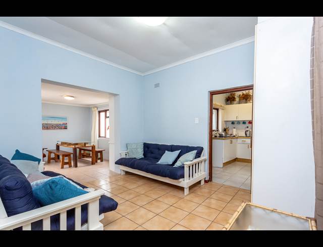 2 BEDROOM SECTIONAL TITLE RENTED IN OBSERVATORY