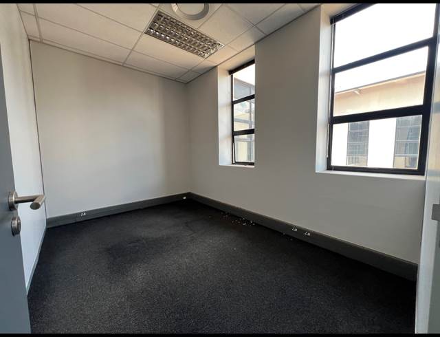 196M² OFFICE TO LET IN HIGHVELD