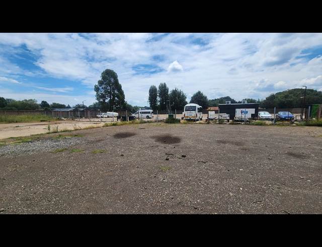 4,700M² INDUSTRIAL YARD TO LET IN RASLOUW