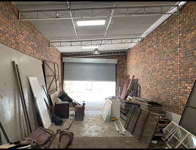 850M² WAREHOUSE TO LET IN ANDERBOLT