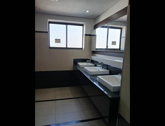 1,246M² OFFICE TO LET IN WESTVILLE