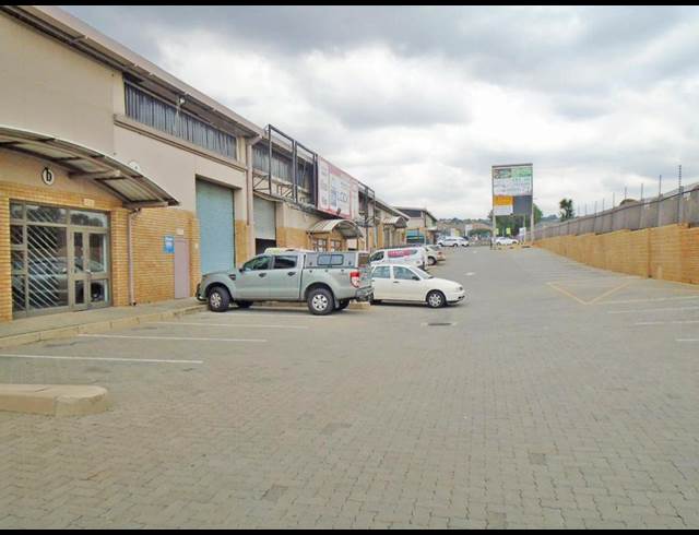 299M² WAREHOUSE TO LET IN MEADOWDALE
