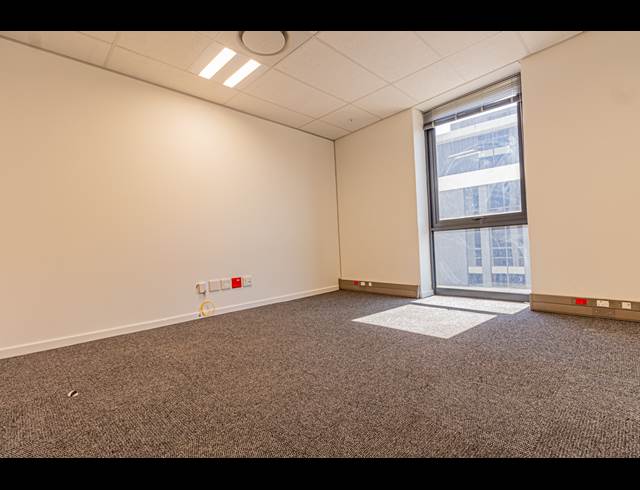 30M² SERVICED OFFICE TO LET IN VORNA VALLEY