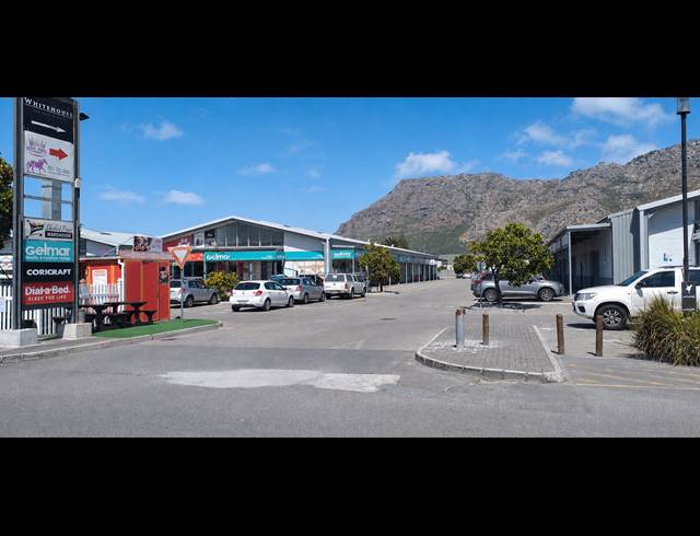 349M² RETAIL TO LET IN RETREAT