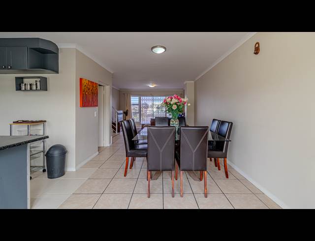 3 BEDROOM TOWNHOUSE TO LET IN BIG BAY