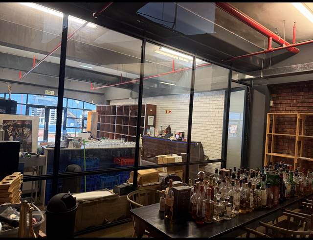 76M² BUILDING TO LET IN WOODSTOCK