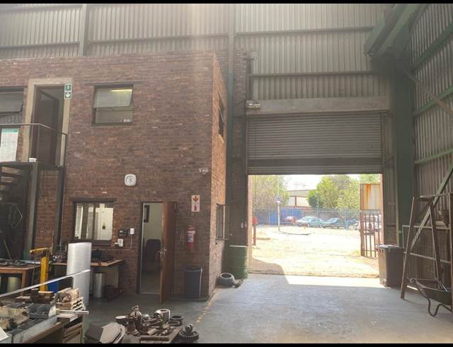974M² WAREHOUSE TO LET IN APEX