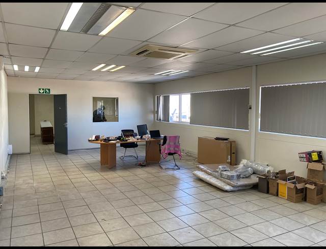 3,300M² WAREHOUSE TO LET IN NEW GERMANY