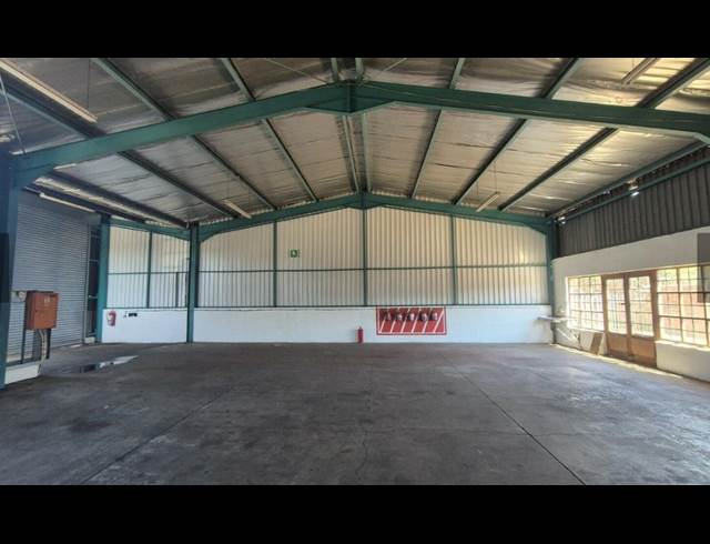 180M² WAREHOUSE TO LET IN PINETOWN CENTRAL
