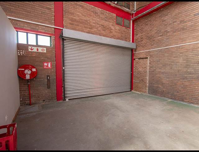 1,161M² WAREHOUSE TO LET IN FONTAINEBLEAU