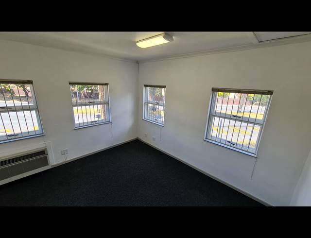 105M² OFFICE TO LET IN PINELANDS
