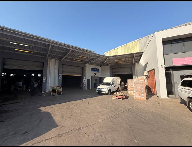 900M² WAREHOUSE TO LET IN RIVERHORSE VALLEY