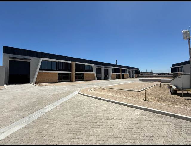 654M² WAREHOUSE TO LET IN STIKLAND INDUSTRIAL