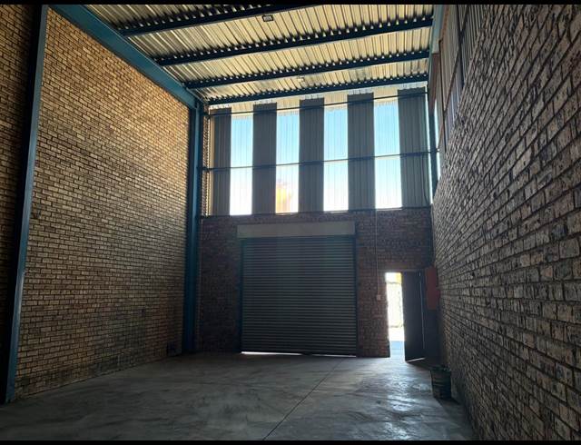 90M² WAREHOUSE TO LET IN TULISA PARK