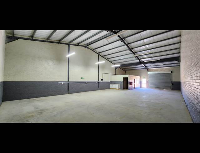 200M² WAREHOUSE TO LET IN WELLINGTON CENTRAL